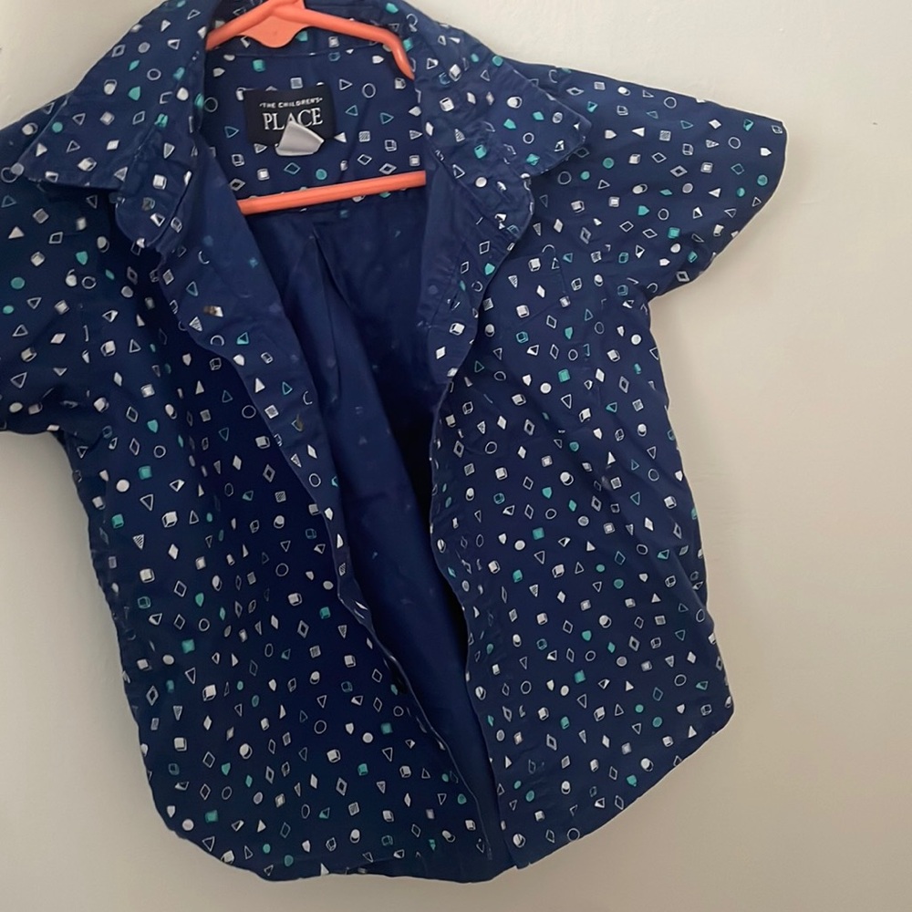 Children, place button down shirt, short sleeve blue, which shapes white